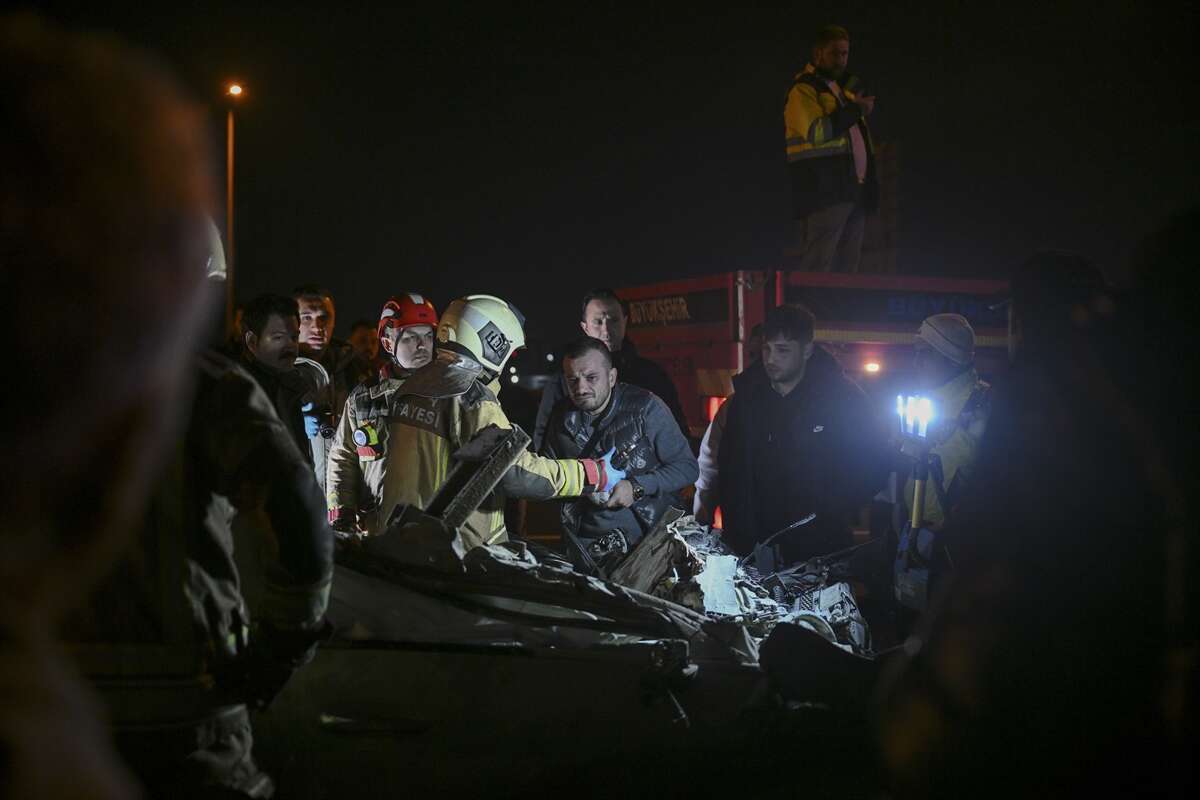TIR’ın altına giren lüks otomobil, 2 kişiye mezar oldu 8